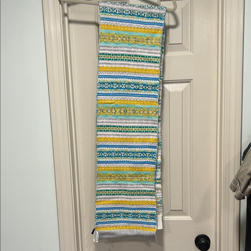 Warm Talbots woven yarn scarf